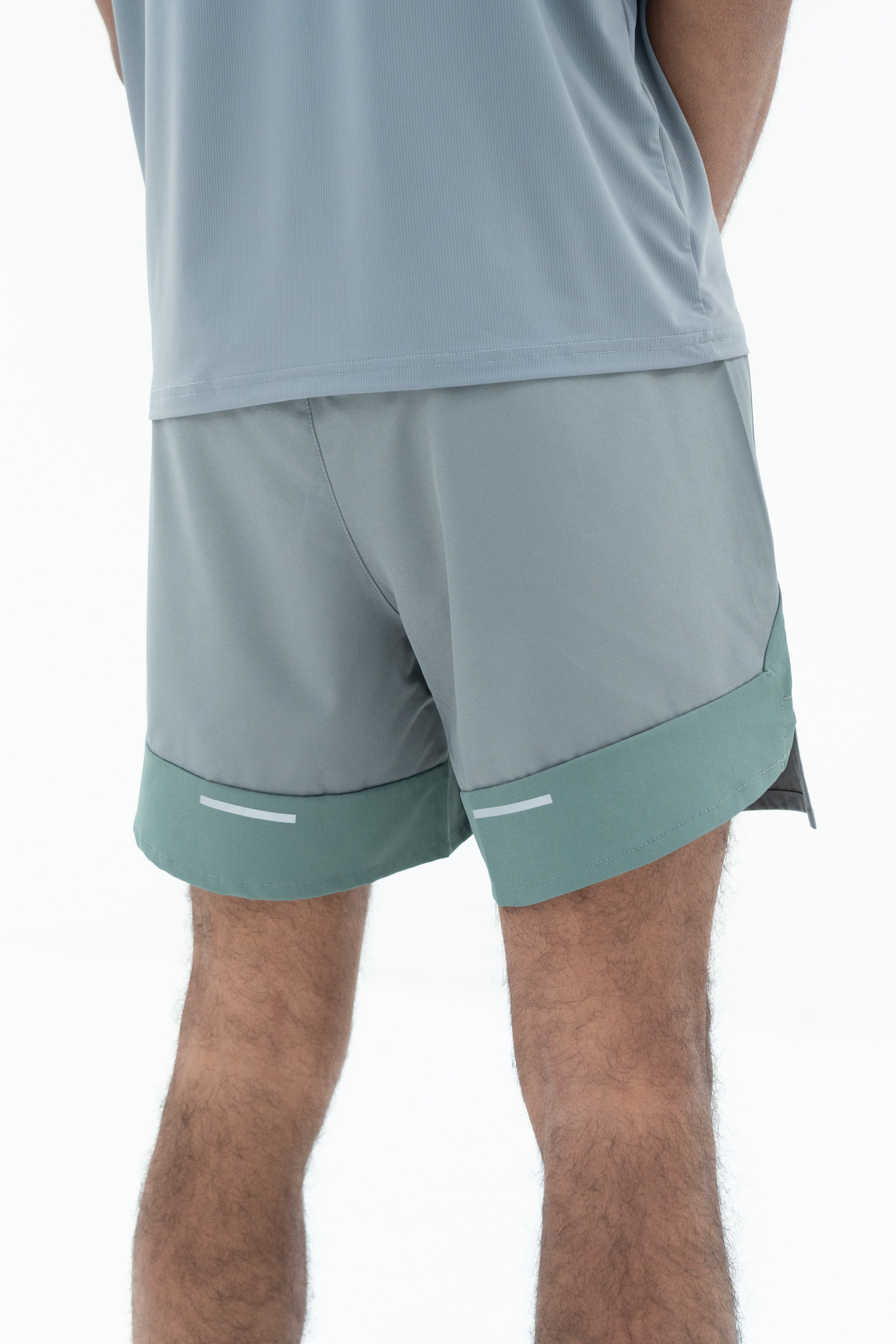 SPLIT SHORTS - LIGHT GREY/SAGE GREEN